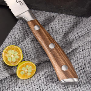 Couteau de cuisine dentelé multi-usages en acier inoxydable, couteau à <span class=keywords><strong>tomate</strong></span> de 5 pouces pour couper les tomates et le pain - Product Image 4