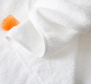 QUNZHEN toptan beyaz yumuşak baskı emici % 100% pamuk mikrofiber özel logo ile banyo havlusu