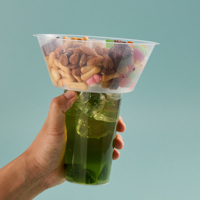 Snack et boisson jetables 2 en 1 à emporter dans une tasse Hotpot Bubble Cup avec bol sur le dessus Porte-gobelet en plastique noir 700ml 500ml