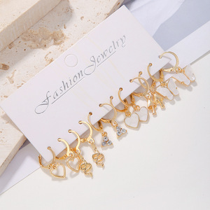 Ensemble de boucles d'oreilles fantaisie en or avec pendentifs cœur, papillon et serpent – Cadeau pour femme - Product Image 2