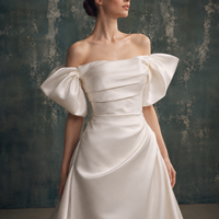 Robe de mariée plissée en satin sans bretelles avec dentelle, manches courtes, froncée, coupe trapèze, mini, traîne chapelle, couleur et taille personnalisables, design dos nu