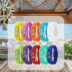 Montre-bracelet numérique LED rectangulaire en acrylique 2020 avec bracelet en caoutchouc, affichage jour/date, pour enfants et adultes unisexe - Product Image 3