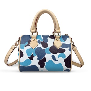 <span class=keywords><strong>Sac</strong></span> Boston Mini Tendance Style Urbain pour <span class=keywords><strong>Femme</strong></span>, <span class=keywords><strong>Sac</strong></span> à Main Cylindrique en <span class=keywords><strong>Cuir</strong></span> PU avec Poignée Supérieure et Imprimé Camouflage Personnalisé, <span class=keywords><strong>Sac</strong></span> Bandoulière - Product Image 2