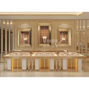 Vitrines de présentation de bijoux incurvées de luxe, mobilier sur mesure haut de gamme pour bijouteries avec éclairage LED pour boutiques de détail haut de gamme - Product Image 4