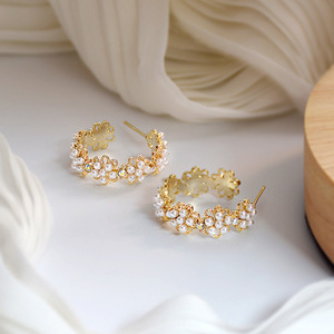 Orecchini a Cerchio con Fiori per Donne, Accessori Floreali Freschi per Uso Quotidiano, Outfit Casual e Regalo - Product Image 6