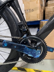 Vélo de route haut de gamme en fibre de carbone 3K avec transmission sans fil à 24 vitesses et jeu de roues en carbone 700C pour le cyclisme de compétition - Product Image 4