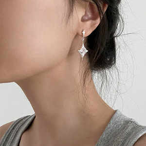 Boucles d'oreilles en alliage de cuivre, forme d'étoile, zircon carré de haute qualité, plaqué rhodium vintage, pour femmes, automne-hiver - Product Image 4