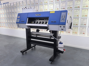 Impresora DTF Nataly 2026 de 70 cm con cabezales XP600/I3200, máquina de impresión de transferencias para camisetas con horno y agitador, impresora DTF de 24 pulgadas y 2 cabezales - Product Image 1