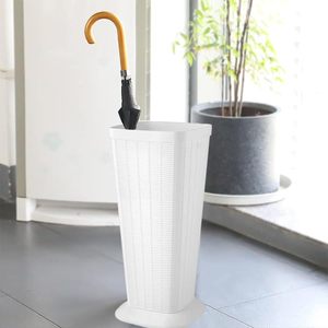 Porte-parapluie haut en plastique avec structure tressée effet rotin 26x26x51,5 cm, panier rectangulaire résistant pour rangement d'entrée - Product Image 4
