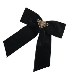 T1568 2023 New Design P Triangle Double Sided Thickened Velvet Bow Hair Clip Luxury Hair Accessories