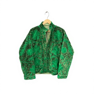 Blouson Bomber Femme en Velours Vert à Col Mandarin, Broderie Florale, Matelassé, Style Automne, Manches Longues, Coupe Classique - Product Image 1