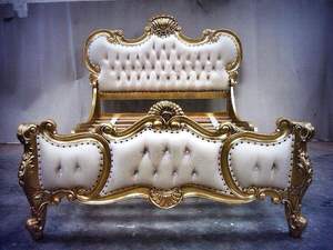 Lit en bois capitonné de luxe avec gravures classiques, meubles de chambre à coucher de style antique - Product Image 2