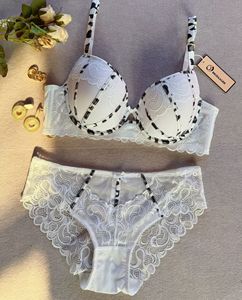 Ensemble de soutien-gorge en dentelle pour femmes avec bouton, push-up, armatures, rembourrage anti-affaissement, soutien-gorge pour <span class=keywords><strong>poitrine</strong></span> généreuse et culotte - Product Image 6