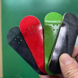 Tabla de Skateboard Profesional Personalizada de Madera de Arce de 34 mm y 32 mm, Tabla de Skateboard Tech Deck con Regalo Promocional - Product Image 1