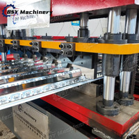 Machine de formage à froid entièrement automatique et personnalisée à grande vitesse pour la fabrication de profilés de tôles de toiture en acier pour ponts métalliques