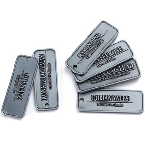 Nhà Máy Trực Tiếp Tùy Chỉnh Kim Loại Biểu Tượng Thẻ Cổ Mạ Bạc Hợp Kim <span class=keywords><strong>3D</strong></span> <span class=keywords><strong>2D</strong></span> Tên Ký Độc Đáo Quần Áo Tag Mặt Dây Chuyền - Product Image 1
