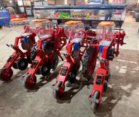 Nouvelle Semoir à maïs flottant à 4 rangs monté sur tracteur avec roues de profondeur, idéal pour les sols meubles et pierreux