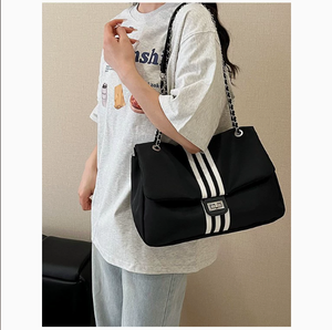 Bolso de Hombro de PU Negro para Mujer, Estilo de Dibujos Animados, con Patrón de Rayas, Correa de Cadena, Cierre de Cremallera, Bolso de Mano Moderno para Uso Diario - Product Image 4