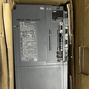 Controlador PLC MR-J4-700B-LLU025 Original, Nuevo, de Alta Calidad, con Garantía de un Año - Product Image 2