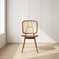Les fabricants de meubles vendent de nombreuses chaises de salle à manger de plein air de style crème, dossier en rotin tressé, cafés hôtel chai
