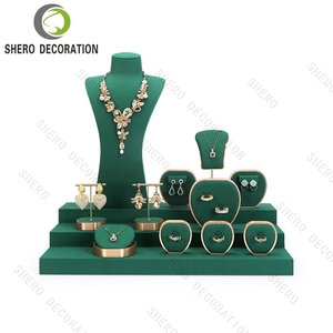 Set de Exhibición de Joyería de Microfibra Verde con Marco Metálico, Soporte Personalizado con Logotipo para Collares, Pendientes y Anillos - Product Image 2