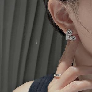 ต่างหูเงินแท้ S925คริสตัลเพทายรูปหัวใจสไตล์วินเทจเรียบง่ายทันสมัยหรูหรา - Product Image 3