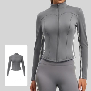 Chaqueta deportiva de yoga de manga larga de alta calidad para mujer, transpirable, para gimnasio, con estampado suave, venta al por mayor, con cremallera y orificios para los pulgares - Product Image 2