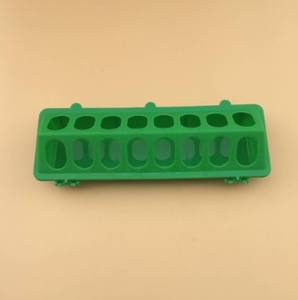 Mangeoire à oiseaux en plastique durable de 50cm avec plusieurs trous d'alimentation - Product Image 4