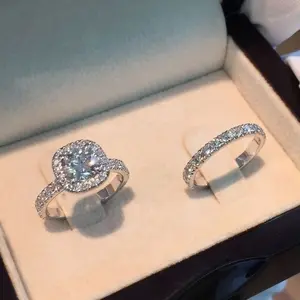 银色锆石戒指2pcs套装简约锆石订婚戒指珠宝设计方形结婚合金女式订婚戒指