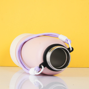 Gobelet isotherme en acier inoxydable de 25 oz, couleur tendance, bouteille d'eau portable avec couvercle et corde de transport - Product Image 4