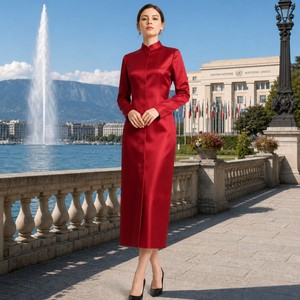 Abito Midi da Donna in Raso Duchesse 240GSM, Collo Alto, Maniche Lunghe, Stile Colonna Strutturata, per Cerimonie, Personalizzabile in Stile Diplomatico di Ginevra - Product Image 4