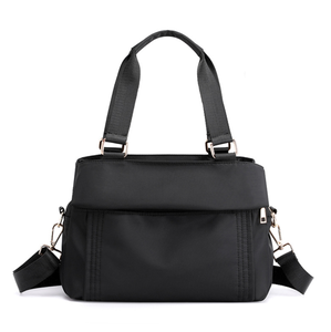 Sac fourre-tout noir ZhongHong, durable et tendance, sac à bandoulière grande capacité avec fermeture éclair et rivets, doublure en polyester, portable, pour femme, usage quotidien - Product Image 1