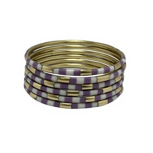 Bracelets en laiton plaqué or faits à la main avec résine de couleur violette, style vintage, bijoux pour les occasions de mariage et les cadeaux - Product Image 1