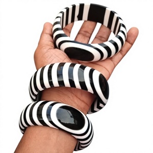 2026 Luxury Ceramic Resin Bangles Trendy <b>Red</b> and Green Zigzag Pattern Colorful Design Unisex <b>Bracelets</b> Fashionable Jewelry Sets - Product Image 5