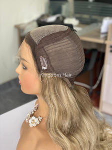 Perruque juive de luxe pour femme, en cheveux humains de la plus haute qualité, texture européenne douce, balayage blond avec racines foncées, nœuds simples, dessus en dentelle. - Product Image 5