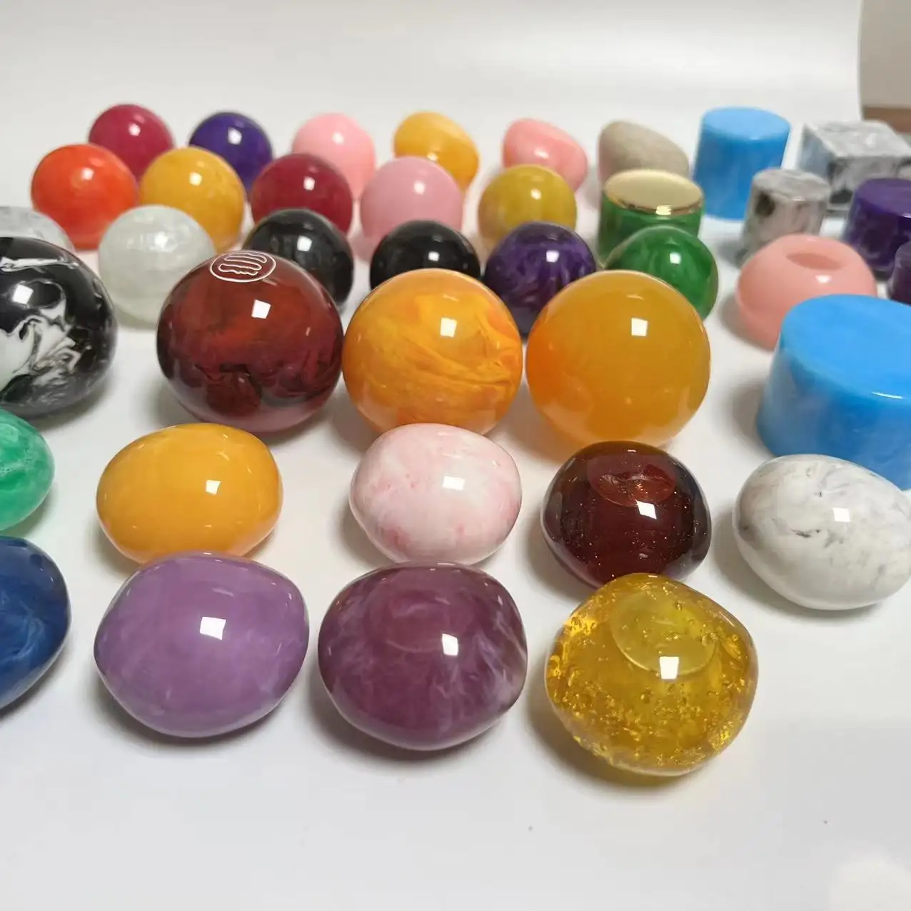 غطاء عطر من الراتنج بقطر 35-38-50 مدور على شكل كرة إغلاق بألوان