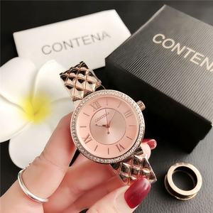 Montre pour femme en or avec strass, cadran à chiffres romains, bracelet matelassé, montre-bracelet de luxe tendance - Product Image 2