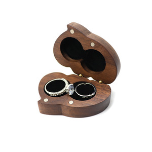 Scatola Portagioie Personalizzata a Forma di Cuore in Legno Massello di Noce Nero, Incisa al Laser, per Proposta di Matrimonio - Product Image 4