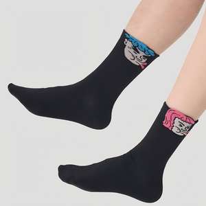 Chaussettes de streetwear pour hommes et femmes, chaussettes à motif de personnage de dessin animé, jacquard, respirantes, en mélange de coton, chaussettes tendance pour un usage quotidien et décontracté - Product Image 1