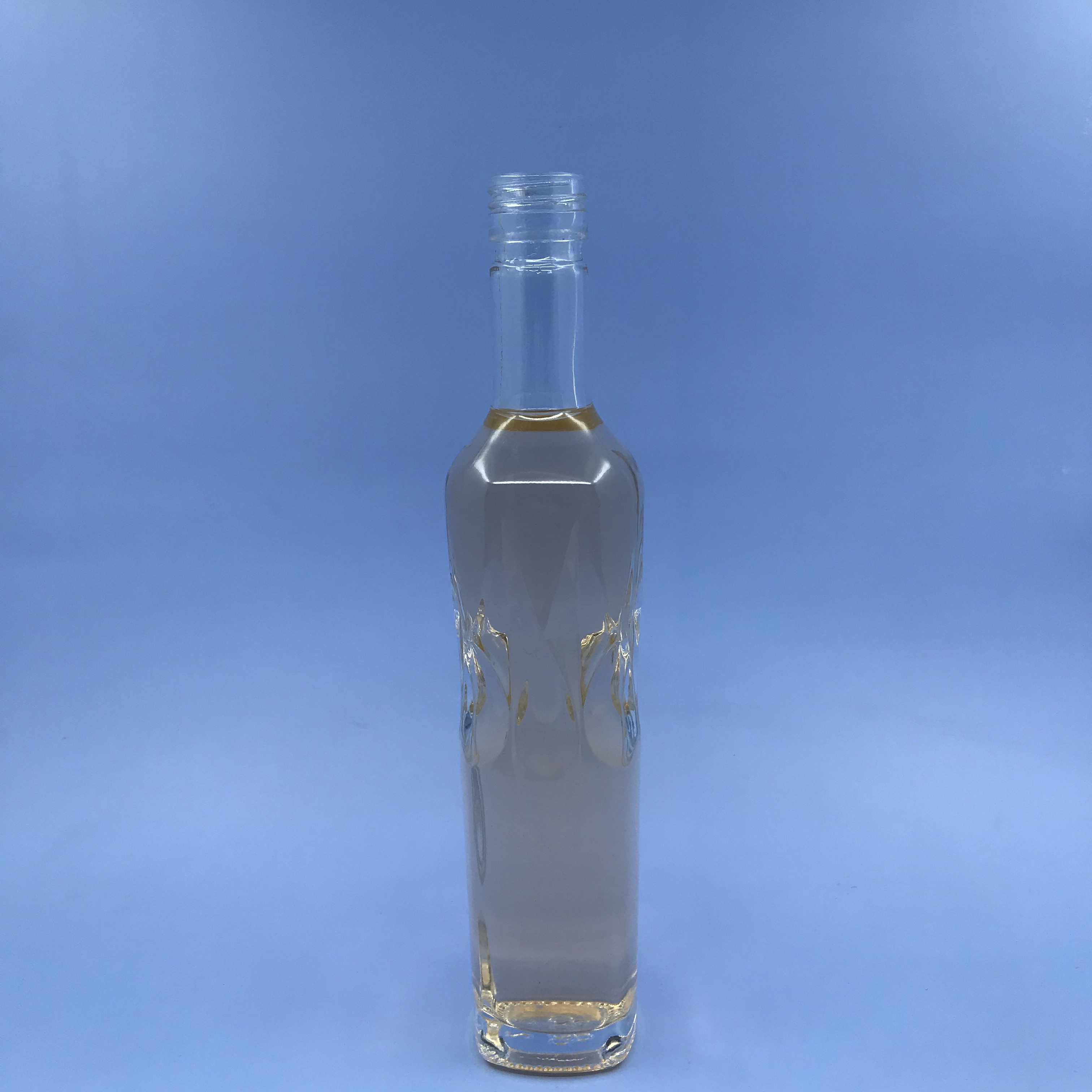 Botellas Vacias De Pisco Horcon Y Vino Planella,valor Cu. Botellas Vacias De Pisco Horcon Y Vino Planella,valor Cu.