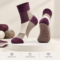 Chaussettes fantaisie à blocs de couleurs pour festival, prune taupe, en coton et élasthanne, motif artistique répétitif, avec bord tricoté, talon et bout renforcés