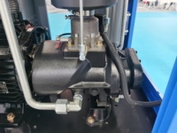 Compresseur d'air à vis lubrifié refroidi par air HuiTong XinDa 22-50 kW, moteur PLC, deux réservoirs, stationnaire pour la découpe laser 10-50 CV