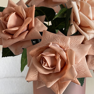 ดอกไม้ประดิษฐ์สัมผัสเหมือนจริง Y-H100 ขายส่ง ดอกกุหลาบขาวสัมผัสเหมือนจริง ทำจากผ้า<span class=keywords><strong>ไหม</strong></span> สำหรับตกแต่งงานแต่งงานและวันวาเลนไทน์ - Product Image 4