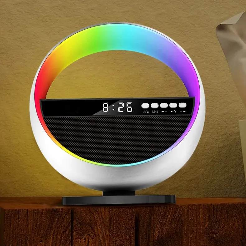 تصميم شهير متعدد الوظائف 15 واط شاشة عرض رقمية ومنبه ساعة RGB LED ضوء ليلي سماعة بلوتوث مع شاحن لاسلكي سريع