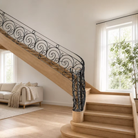 Escalier hélicoïdal en bois pour villa, manoir, hall à double hauteur, escalier courbé en chêne, garde-corps en fer forgé noir