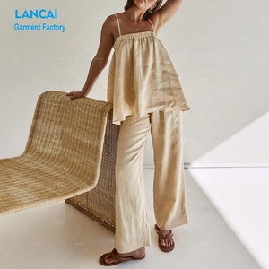 Fabricant de vêtements sur mesure Ensemble deux pièces Top asymétrique beige élégant et robe longue fluide pour femmes - Product Image 2