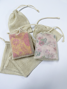 كيس شبكي قطني أنيق قابل لإعادة الاستخدام للصابون، برباط، قابل لإعادة التدوير، محمول وصديق للبيئة، مقاس 10×20 سم، للتسوق وحمل الفواكه والخضروات - Product Image 4