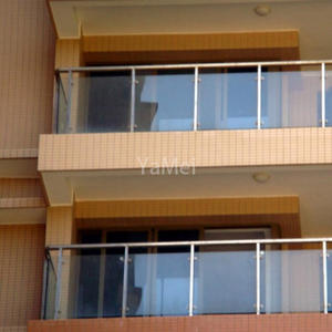 Garde-corps en verre feuilleté trempé de 10mm Garde-corps de sécurité minimaliste moderne monté au sol pour balcon et <span class=keywords><strong>baie</strong></span> <span class=keywords><strong>vitrée</strong></span> - Product Image 4