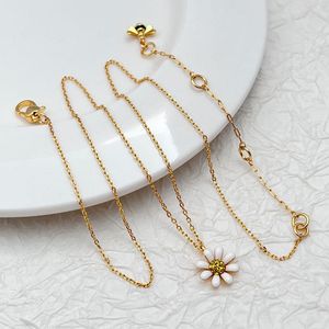 Pendientes de latón de moda con baño de oro de 18 quilates, perlas frescas, diamantes de imitación, flor de margarita esmaltada, abeja pequeña, estilo pastoral Mori para boda - Product Image 6