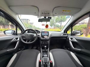 <span class=keywords><strong>Peugeot</strong></span> <span class=keywords><strong>2008</strong></span> 1.6L Essence SUV <span class=keywords><strong>Automatique</strong></span> LHD 2015 d'<span class=keywords><strong>occasion</strong></span> pour l'exportation - Product Image 4